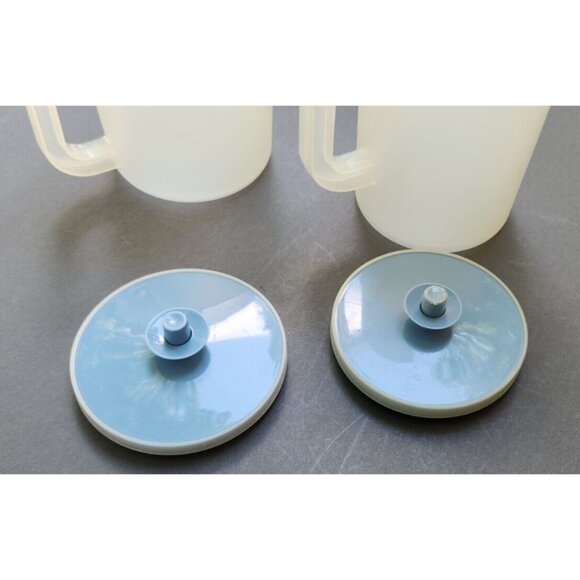 (2) Vintage TUPPERWARE Pitchers #1575 & #1676 Frosted w/ Push Button Tops - Picture 8 of 11